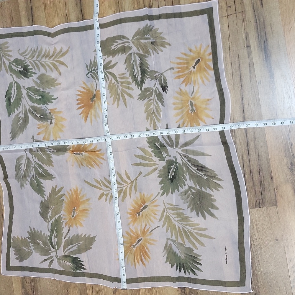 SUZUNOYA Yellow Green Floral made In Japan "Madame Kiyoka" Scarf Approx 35×36" - Picture 3 of 8